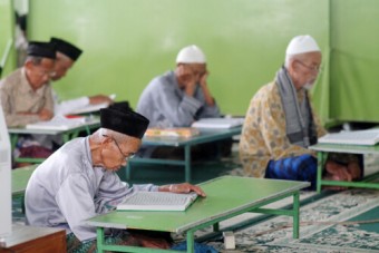 حلقة  لِّتَتْلُوَ عَلَيْهِمُ (إناث)